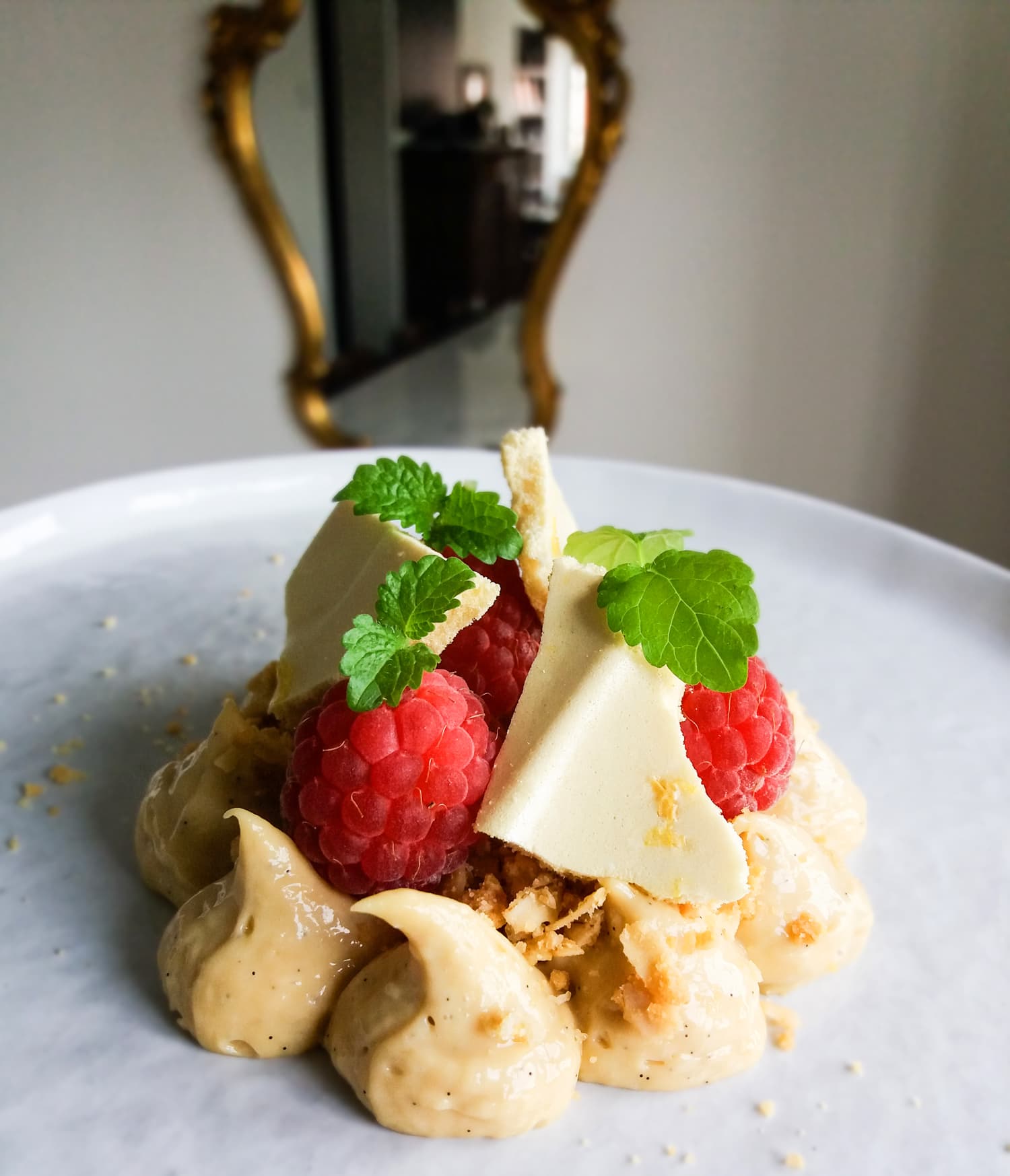 Chokladkräm gjord på Valrhona Dulcey