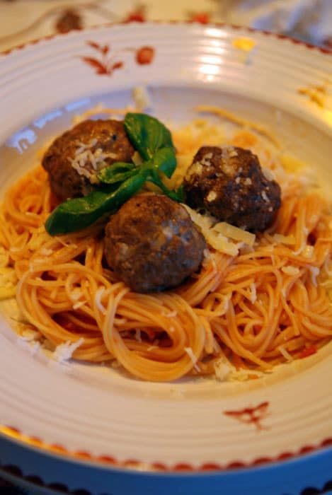 köttbullar, Italienska köttbollar, pasta, tomatsås, Anette Rosvall